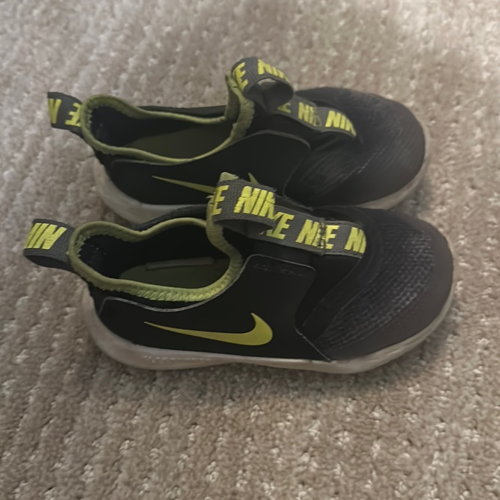 Boys Nike flex